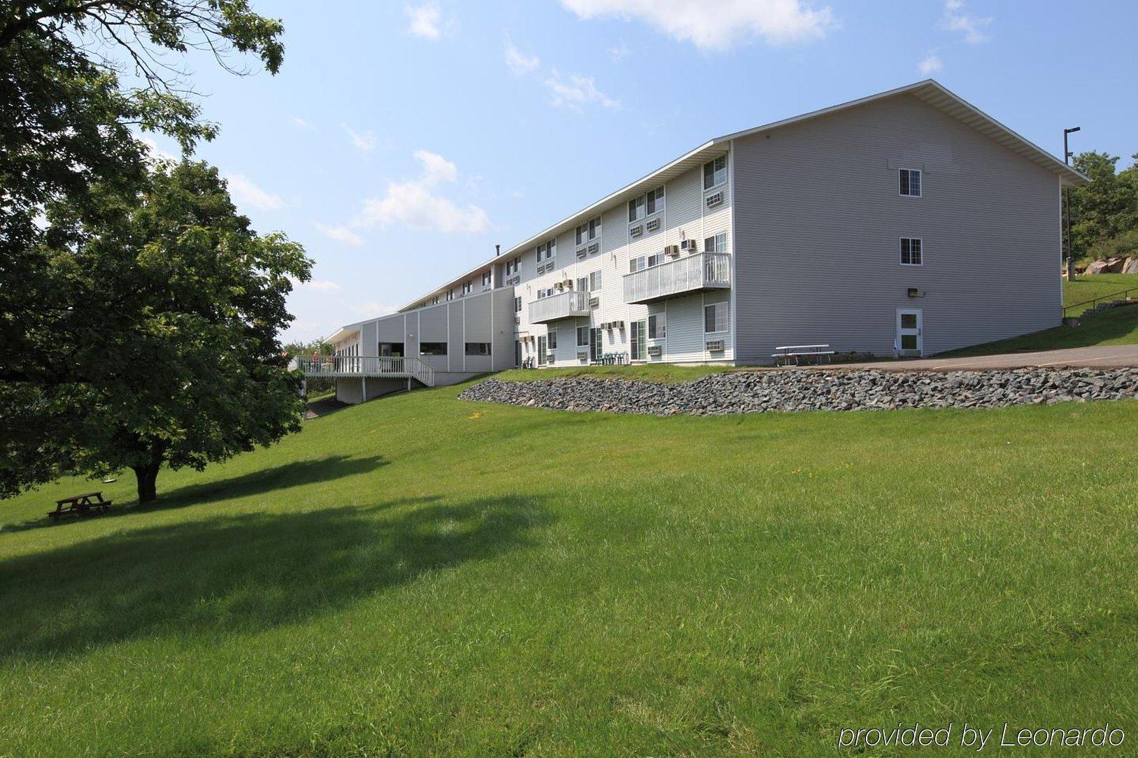 Baymont By Wyndham Proctor Hotel Duluth Exterior photo